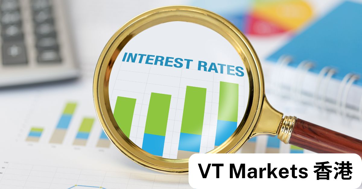 放大鏡聚焦在標示「Interest Rates」的柱狀圖上，象徵利率在金融與交易決策中的關鍵角色。